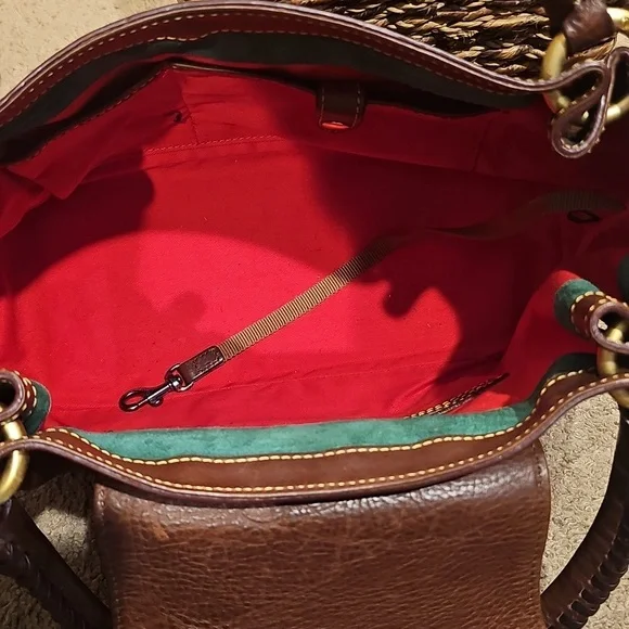 Dooney and Bourke Florentine flap purse..very good condition - Picture 5 of 11